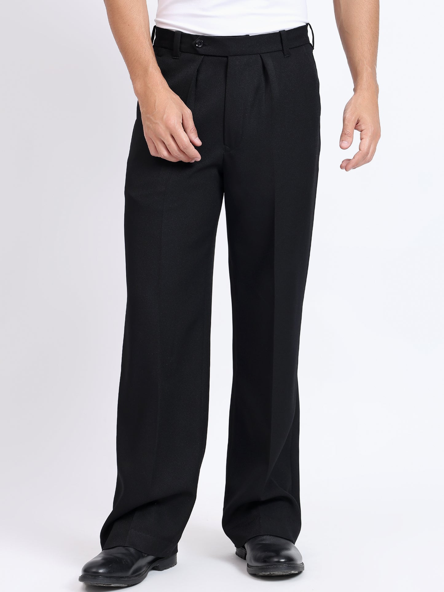 Straight Edge Pleated Tailored Trousers - Black